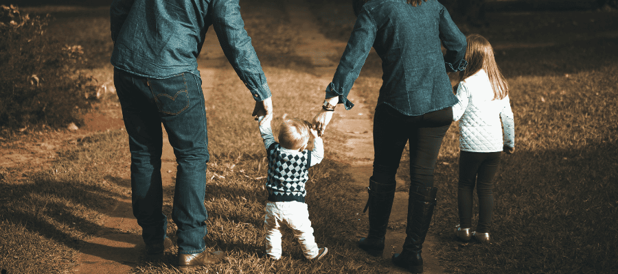 familia feliz porque cuenta con seguros best